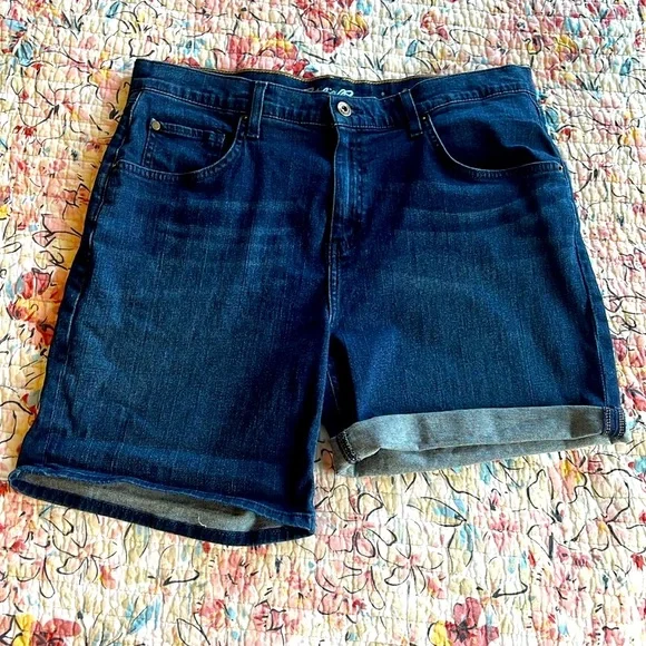 Eddie Bauer Boyfriend Midrise Jean Shorts - Picture 4 of 5